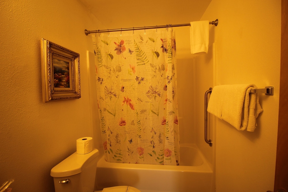 Mariner's Cove Inn - photo 21