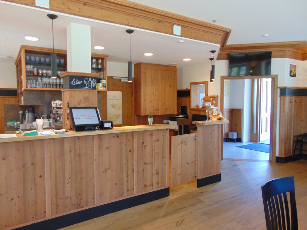 Hotel Heimfeld Cafe Restaurant pet-friendly hotel Garching An Der Alz