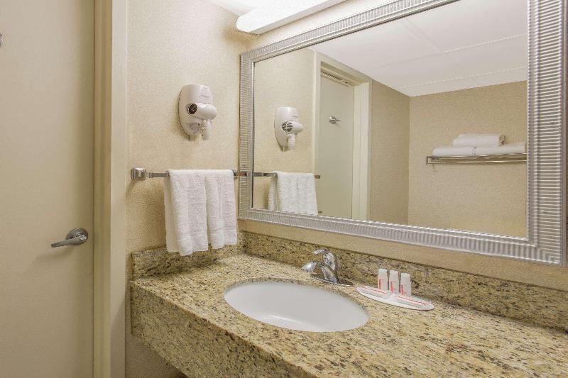 Baymont by Wyndham Fayetteville Fort Bragg Area - photo 11