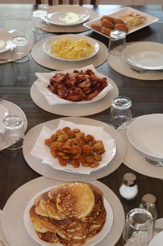 The Hillside B&B. Home w Breakfast Service — Wisconsin Dells — photo 4