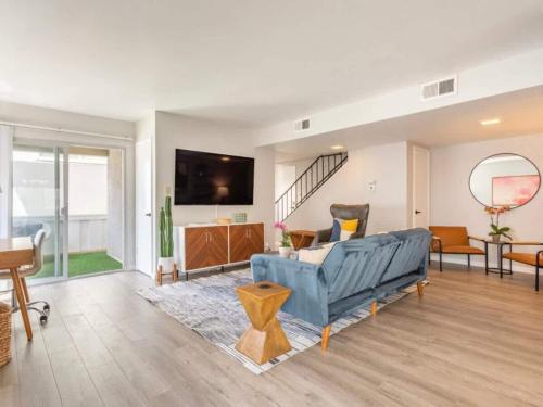 Downtown Manhattan Beach 3 Bed Townhouse Parking — 4-Star Luxury Hotel in Manhattan Beach, United States