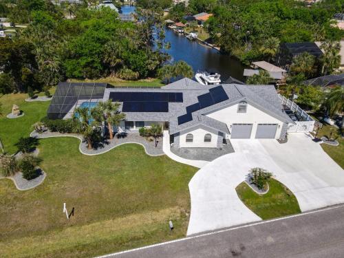 Gameroom Canal Large Dock Pool 6 Beds — Palm Coast