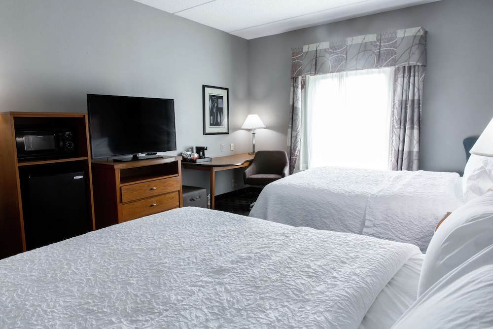 Hampton Inn & Suites Chesapeake Square Mall - photo 16