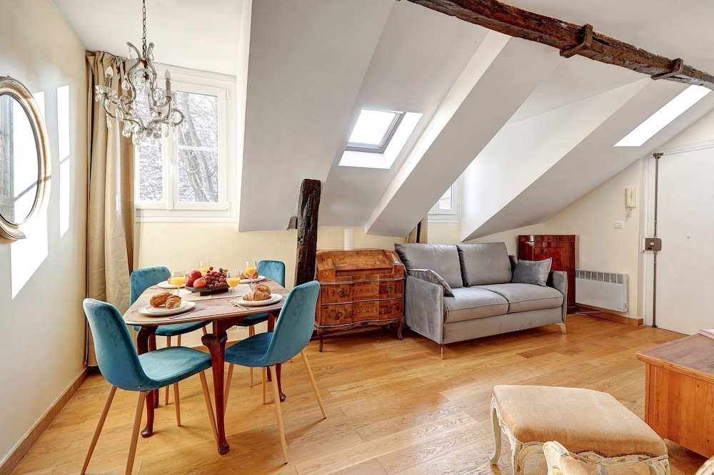 Comfortable 1BR in Latin Quarter — 4-Star Luxury Hotel in Paris, France