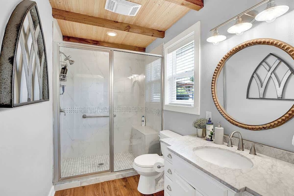 Luxury Combo Walk to Main with 2 Hot Tubs - photo 22