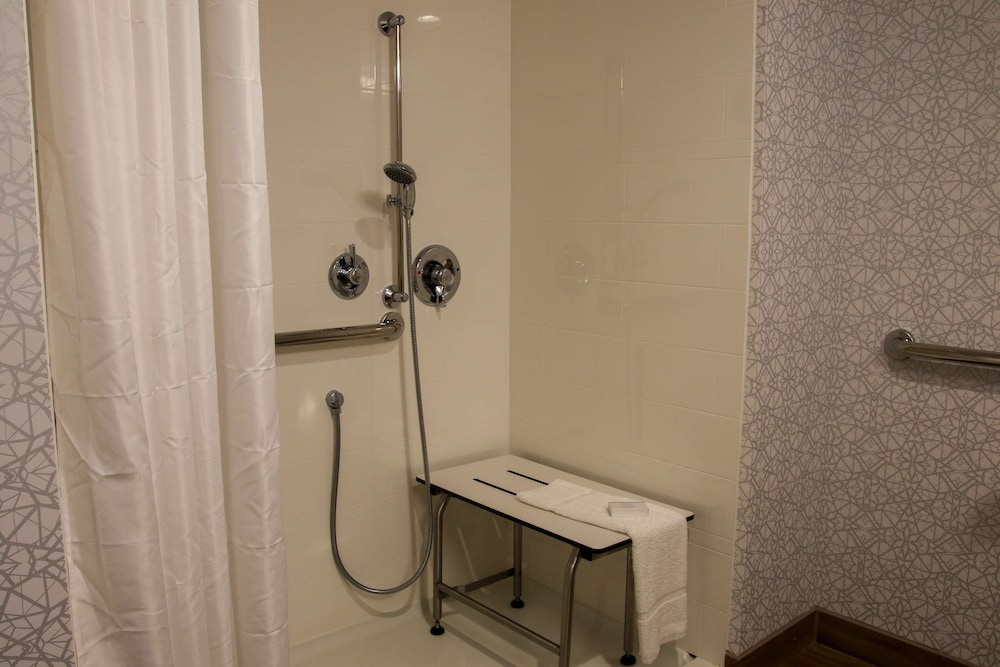 Hampton Inn & Suites Olean - photo 47