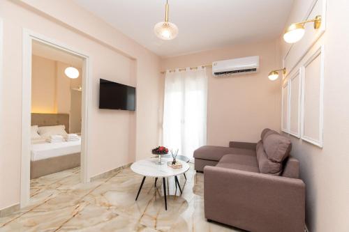 Seaside Apartment Renovated 2br 1 Minute Walk To the Beach No Car Needed — 4-Star Luxury Hotel in Nea Potidhaia, Greece