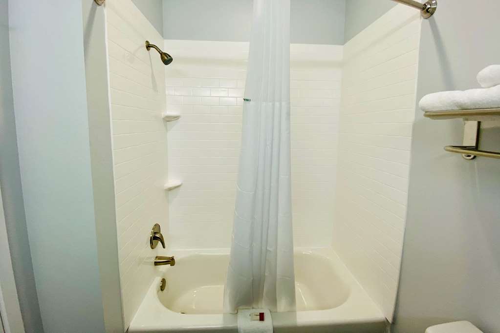 Days Inn & Suites by Wyndham Horn Lake Memphis Graceland - photo 17