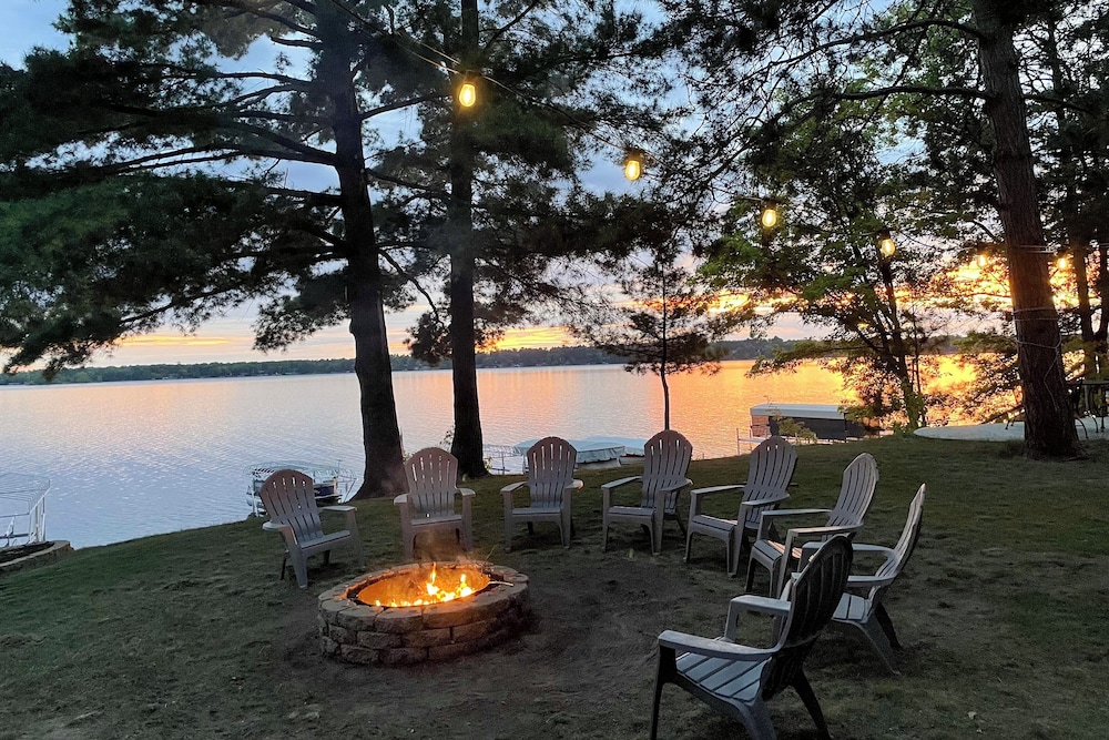 Family Retreat On Cross Lake Boat Swim And Relax 21591677 — Cross Lake