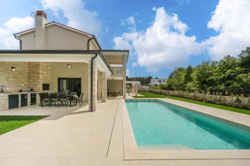 NEW Luxury Villa Carlotte with 11m pool — 4-Star Luxury Hotel in Porec, Croatia