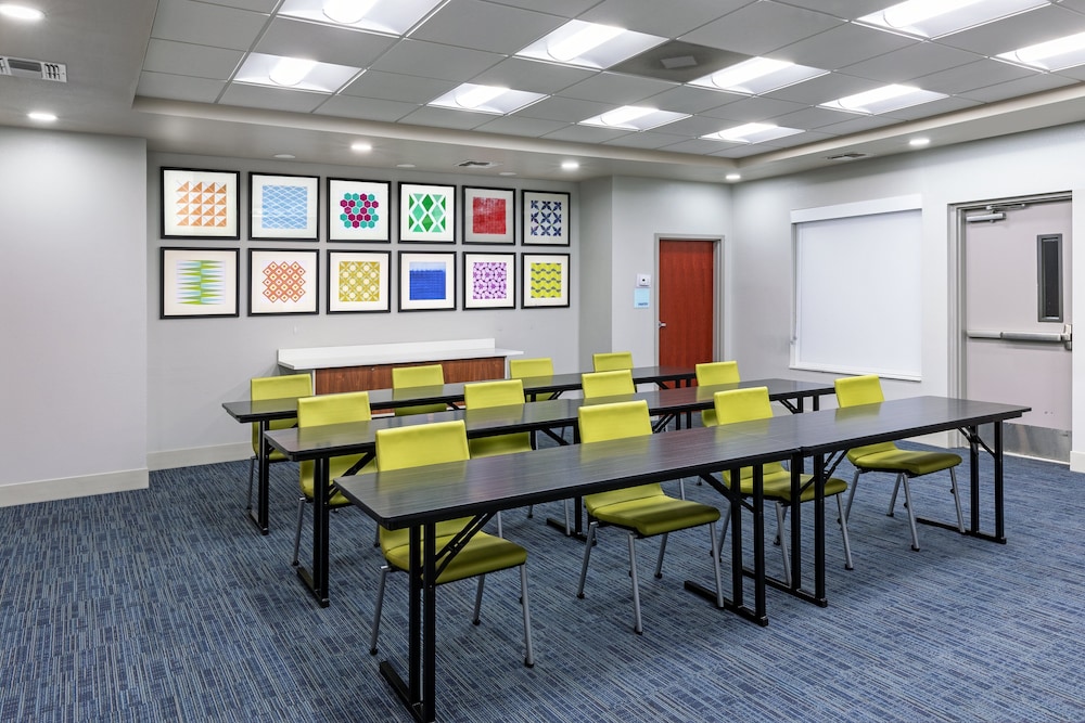 Holiday Inn Express & Suites West by IHG - photo 33