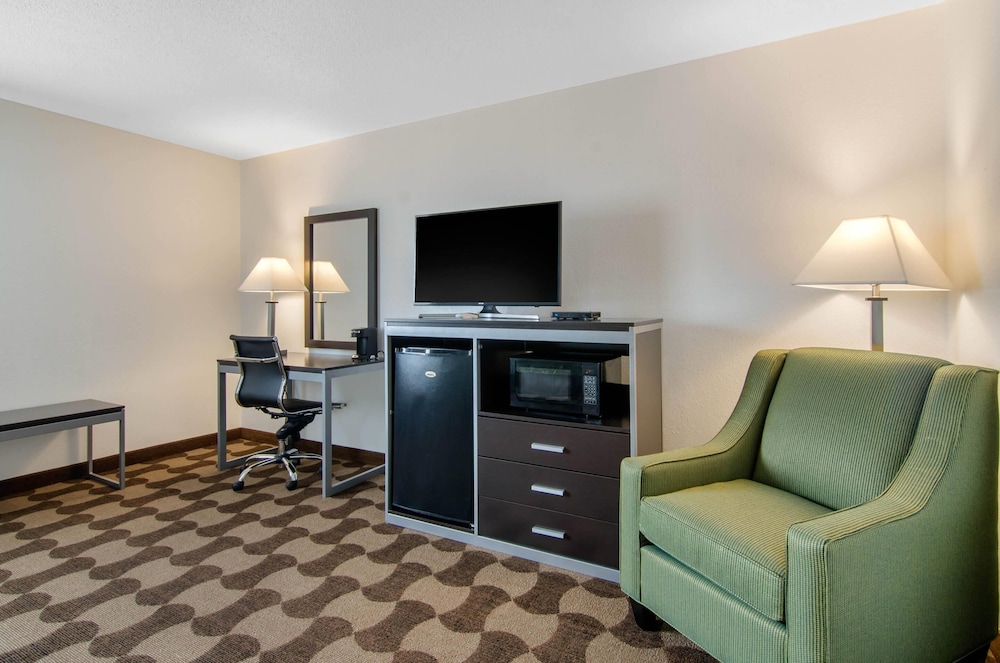 Quality Inn Russell KS - photo 28