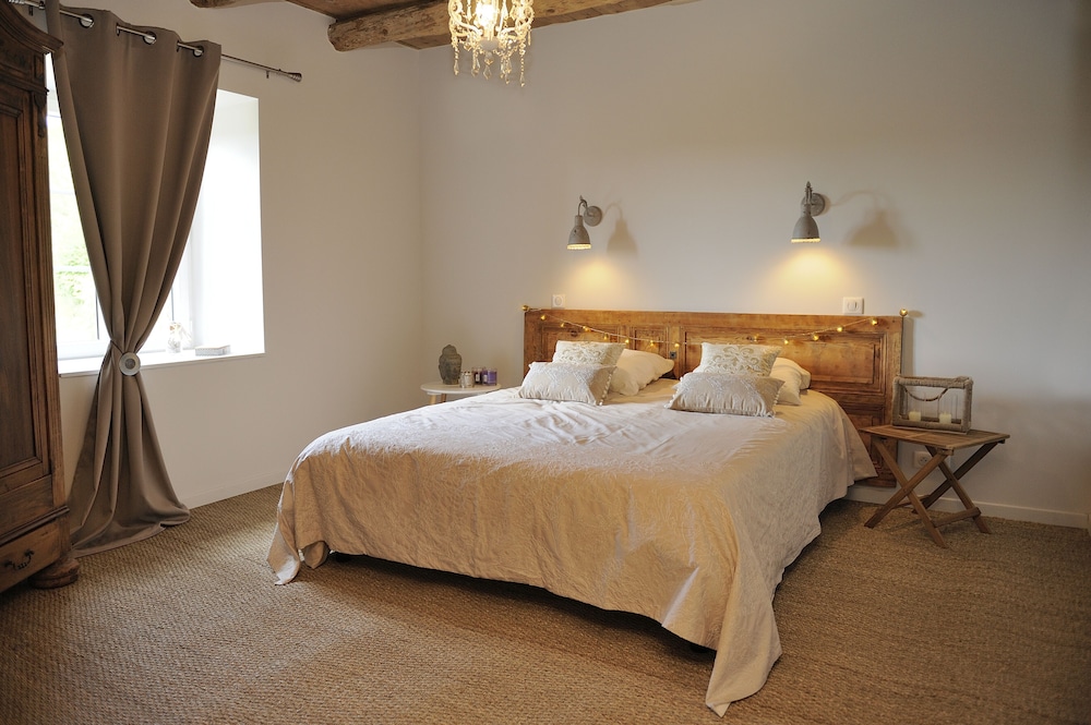 B&B Au Chant De L'eau — 4-Star Luxury Hotel in Langeac, France