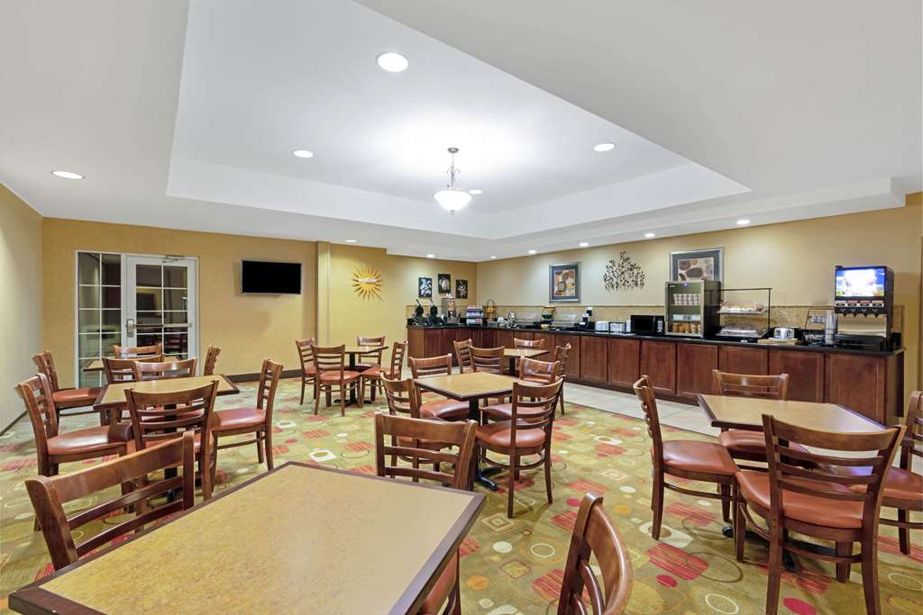La Quinta Inn & Suites by Wyndham Stillwater University Area - photo 26