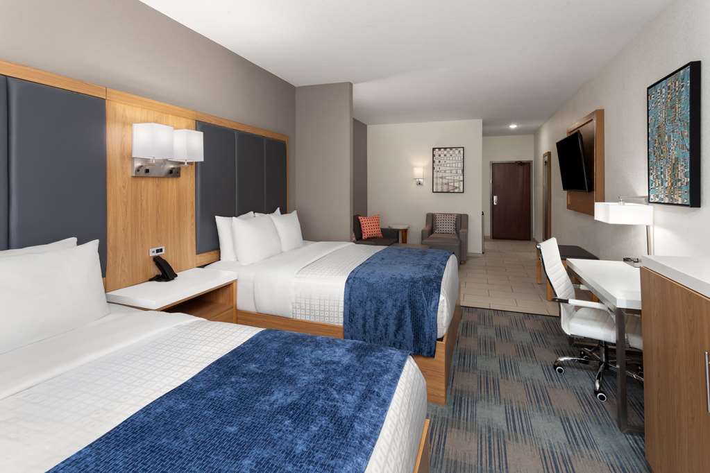 La Quinta Inn & Suites Coralville Iowa City - photo 18