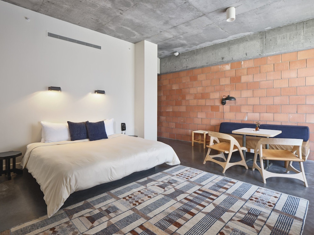 The Carpenter Hotel - photo 16