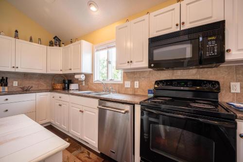 Sound Bite by Oak Island Accommodations - photo 33