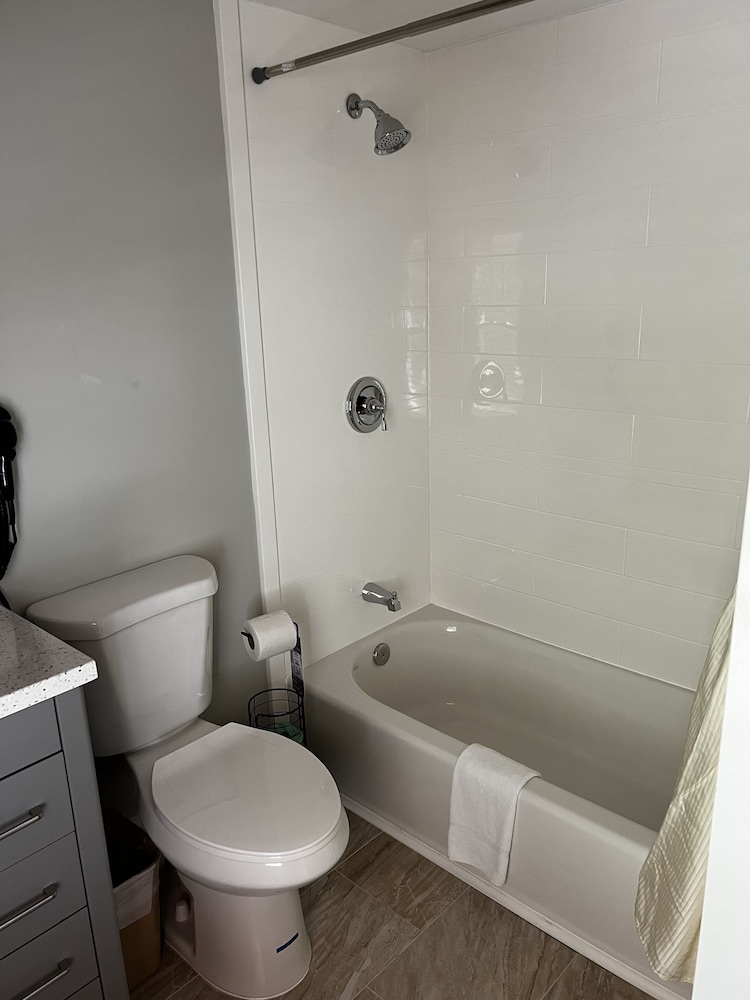 Captains Quarters Motel & Conference Center - photo 21