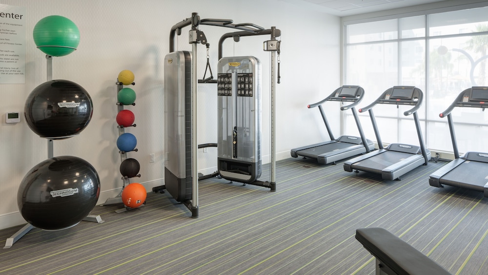 Holiday Inn Express & Suites Orlando at SeaWorld by IHG - photo 38