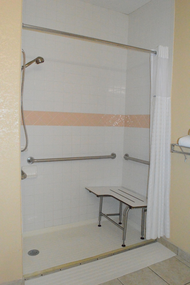 First Choice Inns at the Swell - photo 21