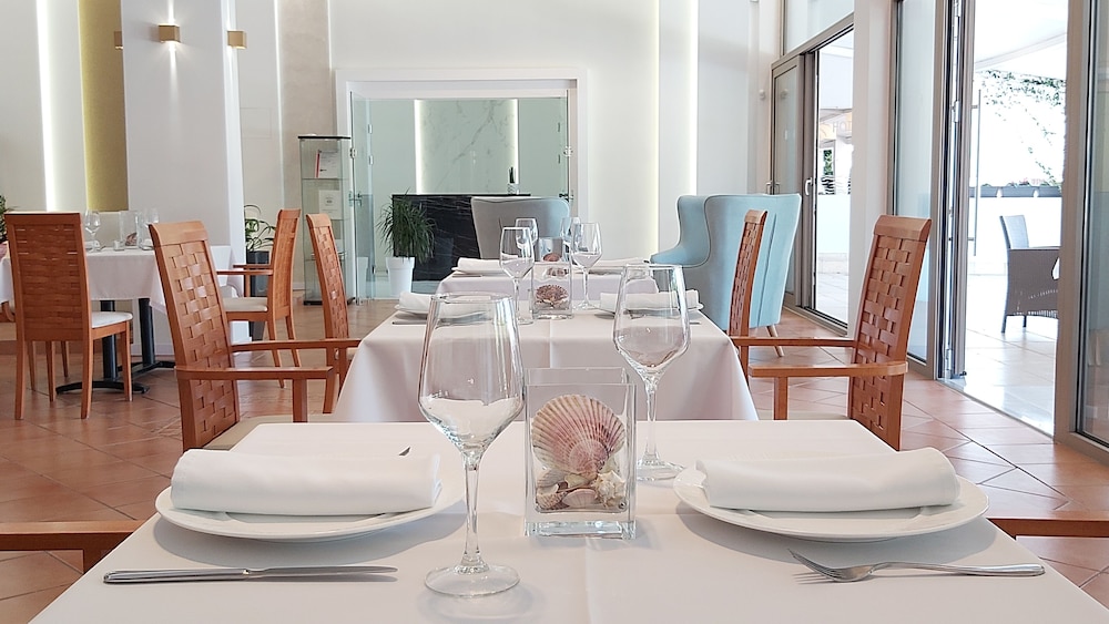 Akrogiali Exclusive Hotel