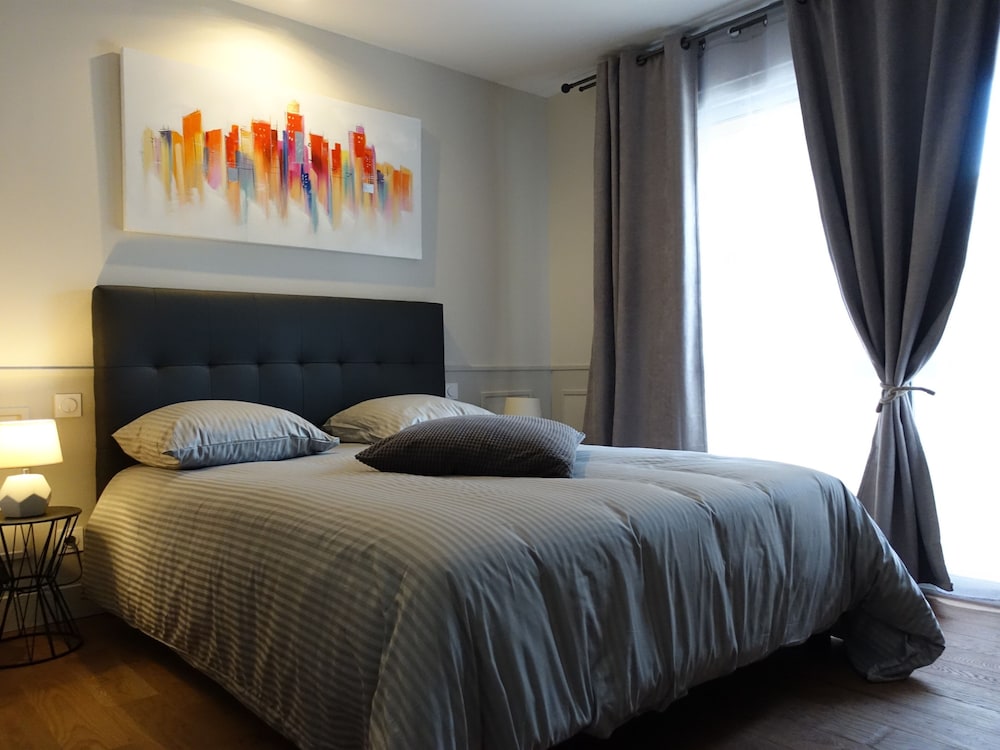 Les Prémontrés - carbon neutral hotel in Falaise