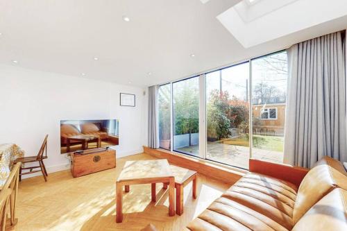 Cosy 2Bed garden flat in Wimbledon near the tube — 4-Star Luxury Hotel in London, United Kingdom