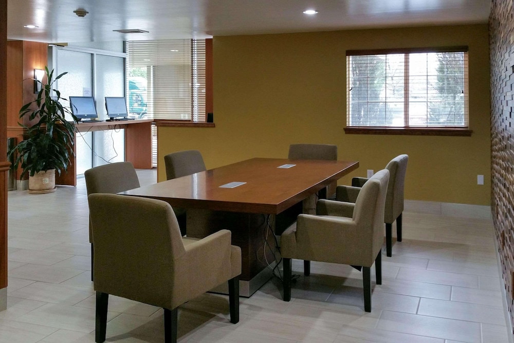 Country Inn & Suites by Radisson Delta Park North Portland - photo 38