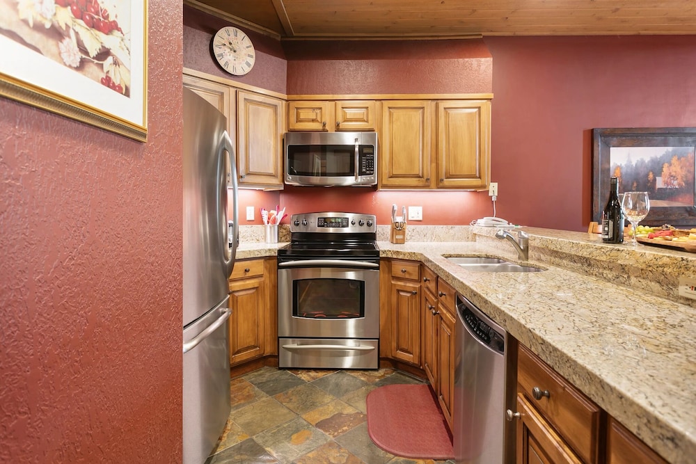 Powder Run 2 Bedroom Condo By All Seasons Resort Lodging - photo 14