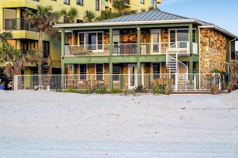 Stones Throw Beachfront Luxury Suites - photo 86