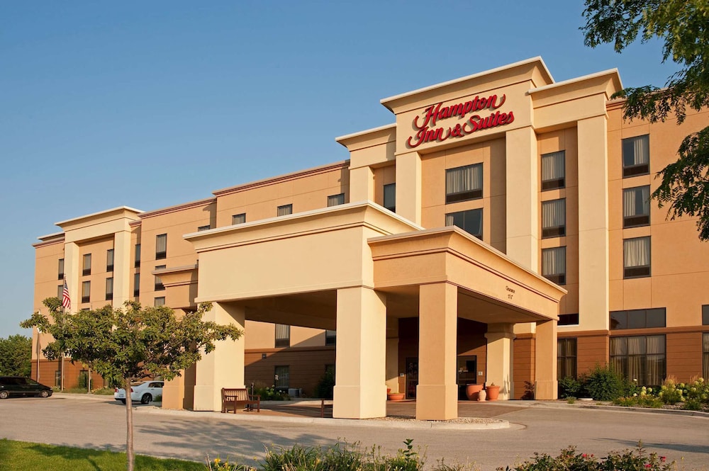 Hampton Inn & Suites Bloomington Normal - photo 42