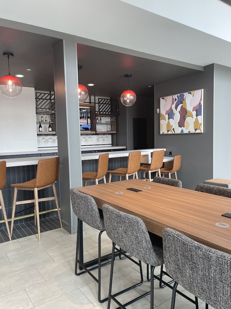 Atwell Suites Austin Airport by IHG - photo 3