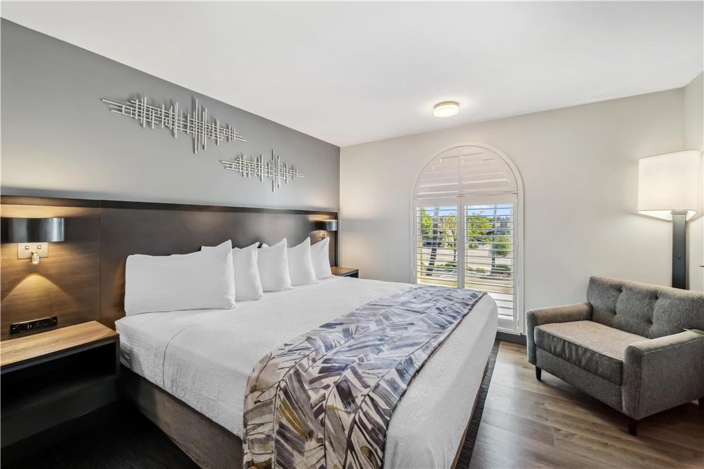 Best Western Plus Hilltop Inn - photo 22