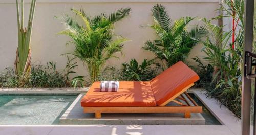 Villa Tik Near Beach w Sunny Balcony — 4-Star Luxury Hotel in Canggu, Indonesia