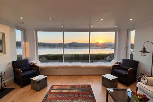 Shorepark waterfront cottage with stunning views — 4-Star Luxury Hotel in Dumfries, United Kingdom
