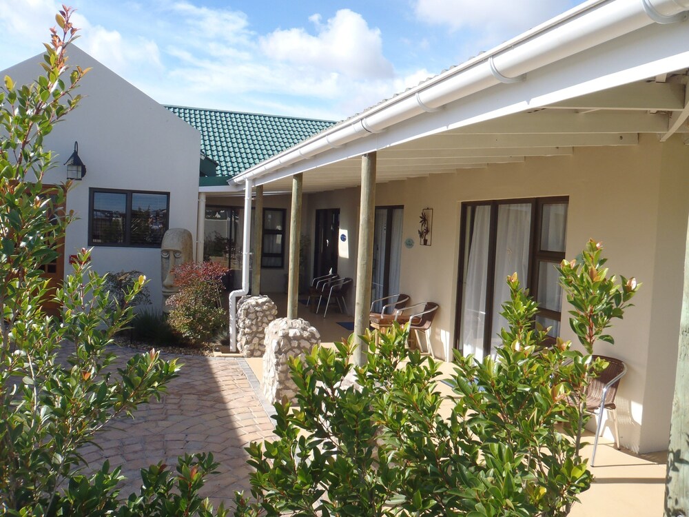 The Wacky Bush Lodge — 4-Star Luxury Hotel in Saldanha, South Africa