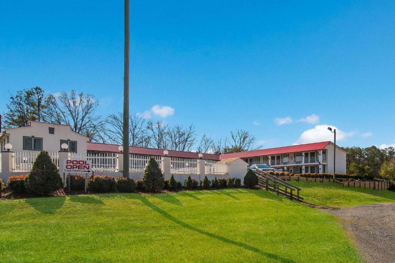 Econo Lodge Calhoun North Damascus - photo 5