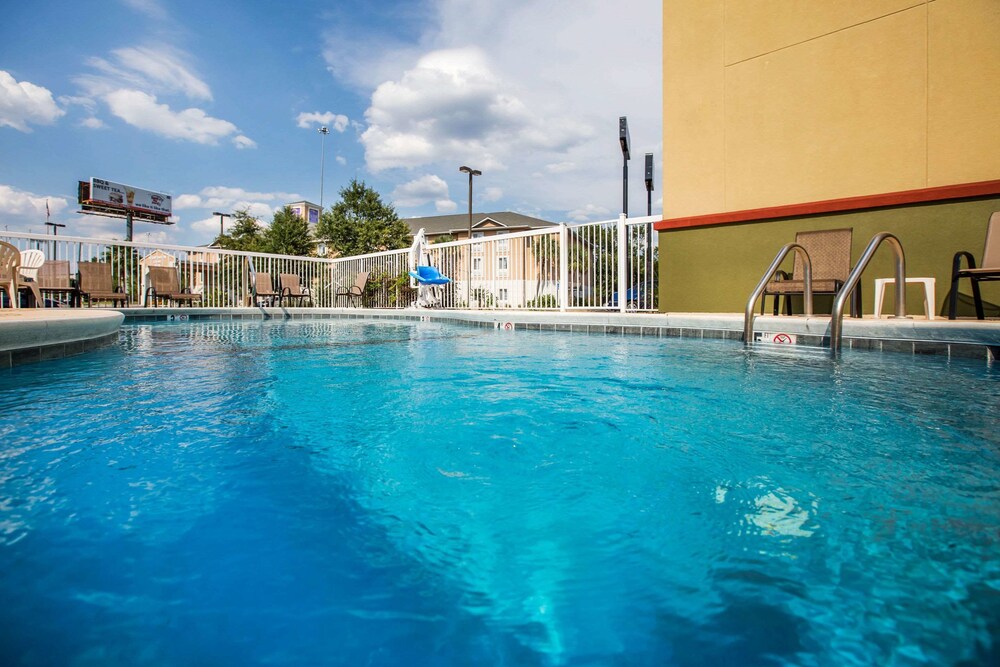 Econo Lodge Valdosta - photo 21