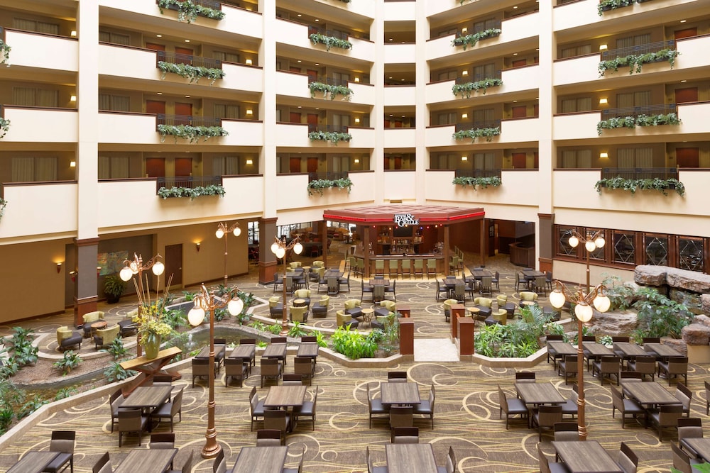Embassy Suites Lincoln - photo 5