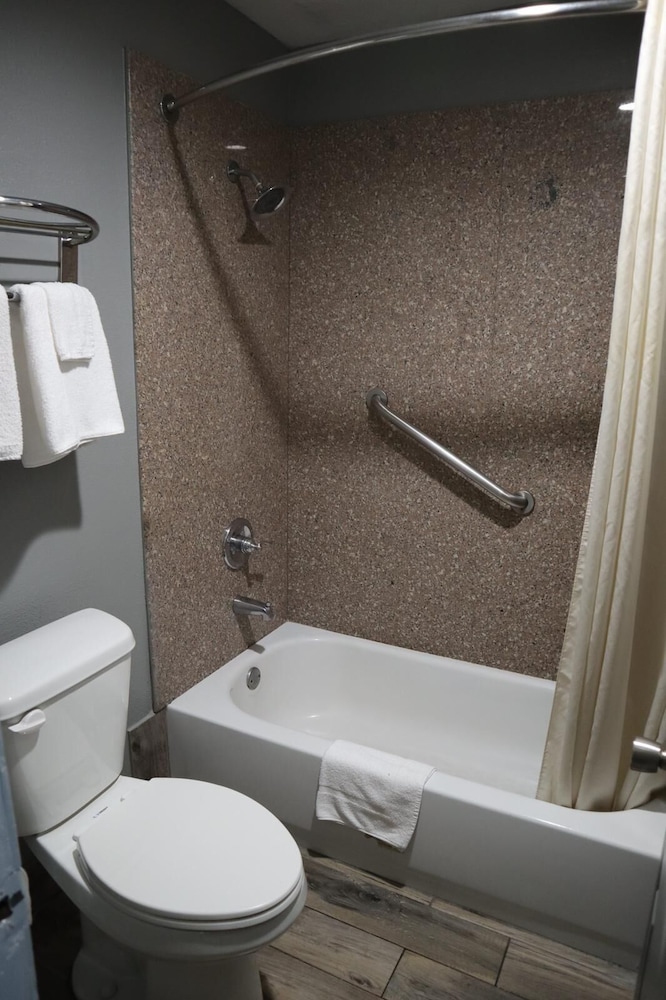 Gateway Motor Inn - photo 18