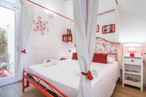 Charming House Con Doccia Sensoriale E Cortile Interno Centro Storico — 4-Star Luxury Hotel in Cagliari, Italy