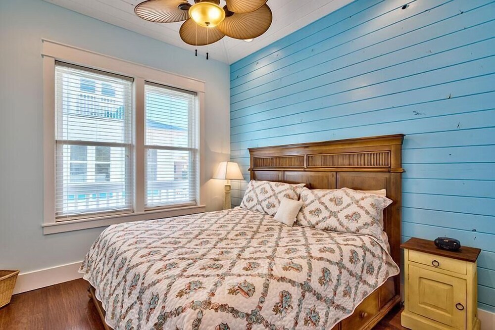 Sand Between Your Toes 6 Bedroom Holiday Home by Five Star Properties — 4-Star Luxury Hotel in Destin, United States