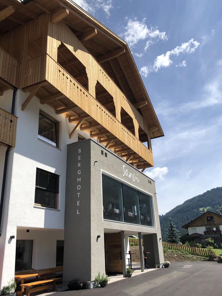 Berghotel Sanví — hotel in San Martino In Badia