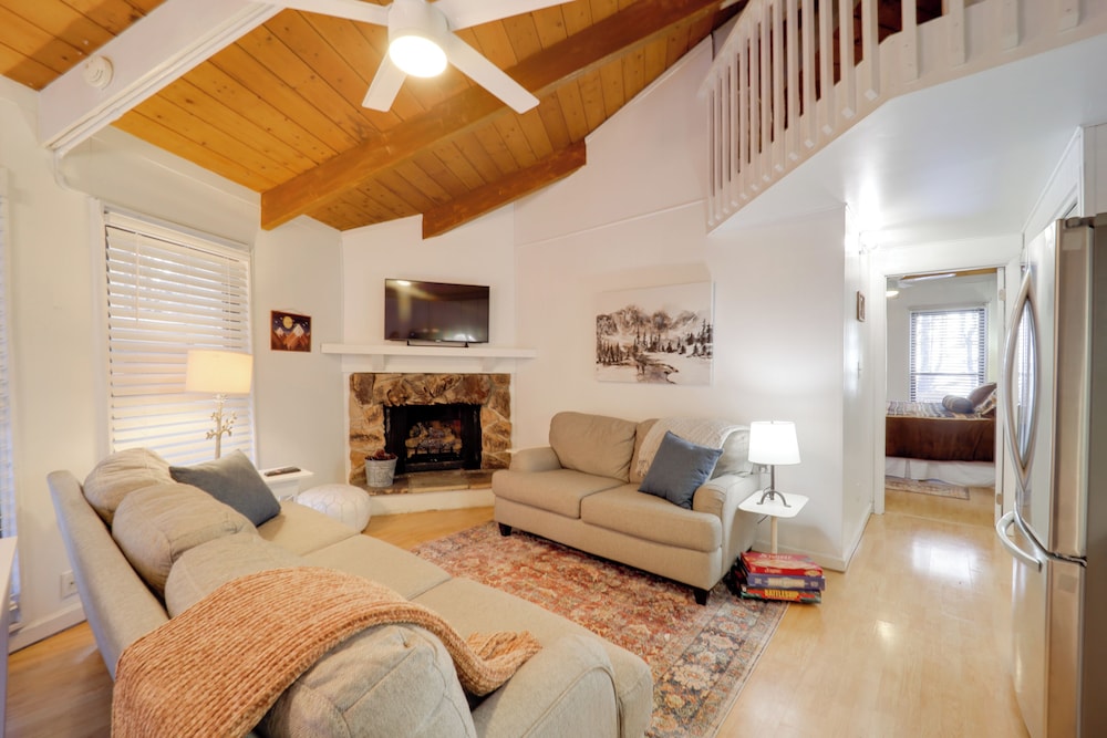 1 Mi to Beech Mountain Resort: Comfy Condo - photo 3
