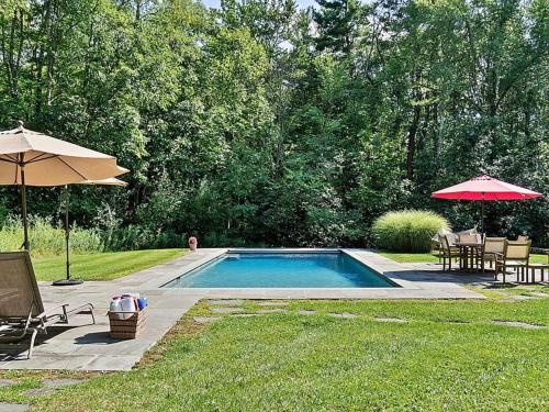 Summer and Fall in Sheffield with Monthly Special Pricing Available — 4-Star Luxury Hotel in Sheffield, United States