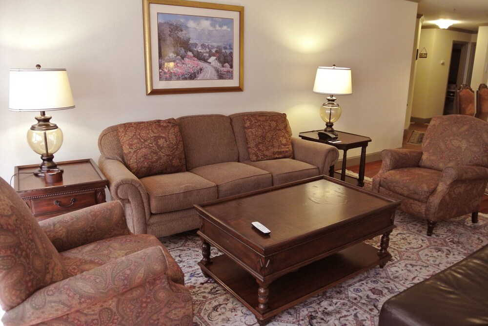 Cow Hollow Suites - photo 8