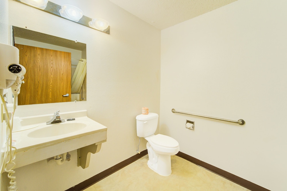 Capital O Amerihost Inn and Suites Kingdom City Hwy 54 MO - photo 44