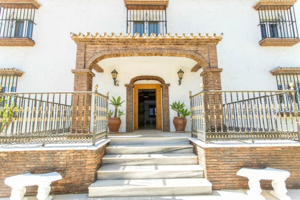 Villa Luxury Puerto Marina — 4-Star Luxury Hotel in Benalmadena, Spain