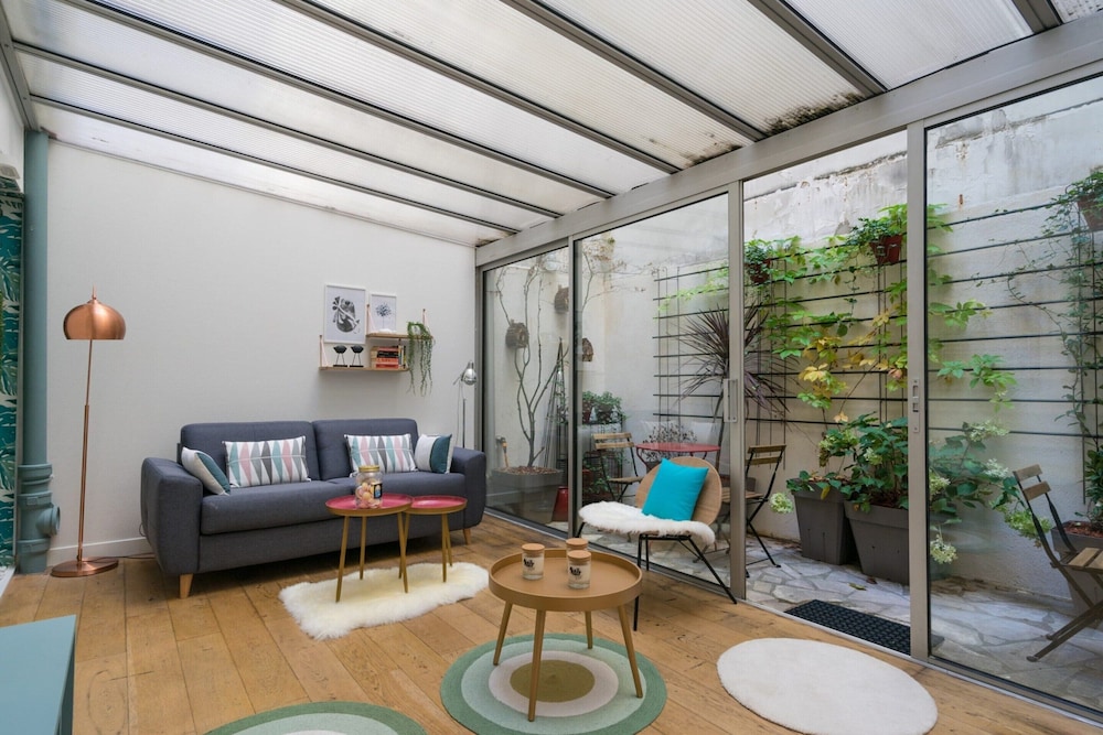 Chic Apartment With Patio 2br 6p Le Marais — 4-Star Luxury Hotel in Paris, France