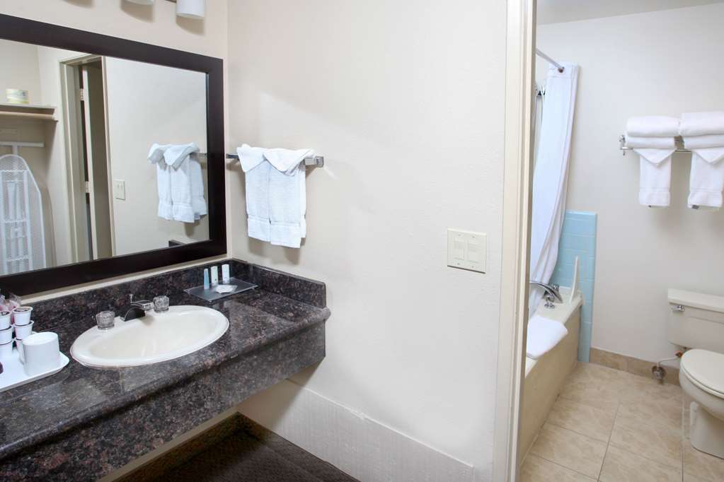 Clarion Inn Surfrider Resort - photo 10